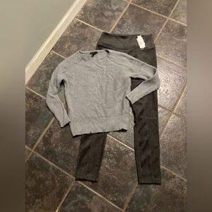 Tahari Gray Sweater and Leggings Outfit Size S